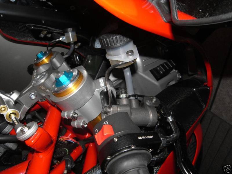 Reservoir Mount Bracket 300R ZX6 ZX9 ZX10 ZX14 Z1000 Z800 Z750 ER6 650R Ladybird