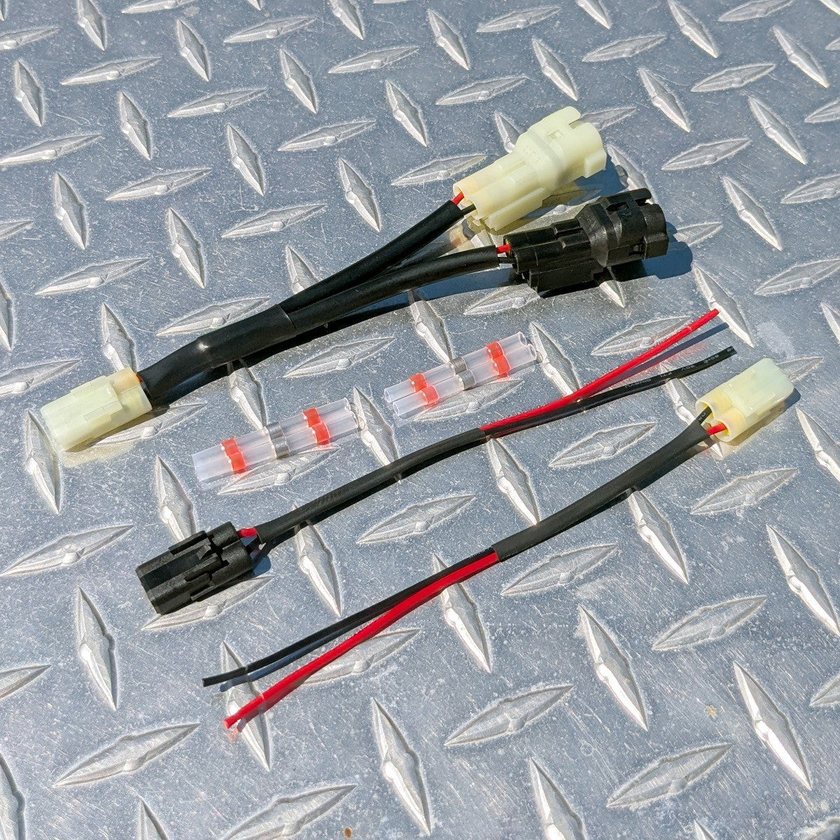 Triumph Daytona Street Triple Trident 660 765 Aux Accessory Power Cable Splitter