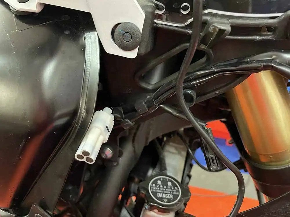 2019 + Yamaha Tenere 700 Accessory Power Plug 3 to 2 Splitter Cable Connector T7